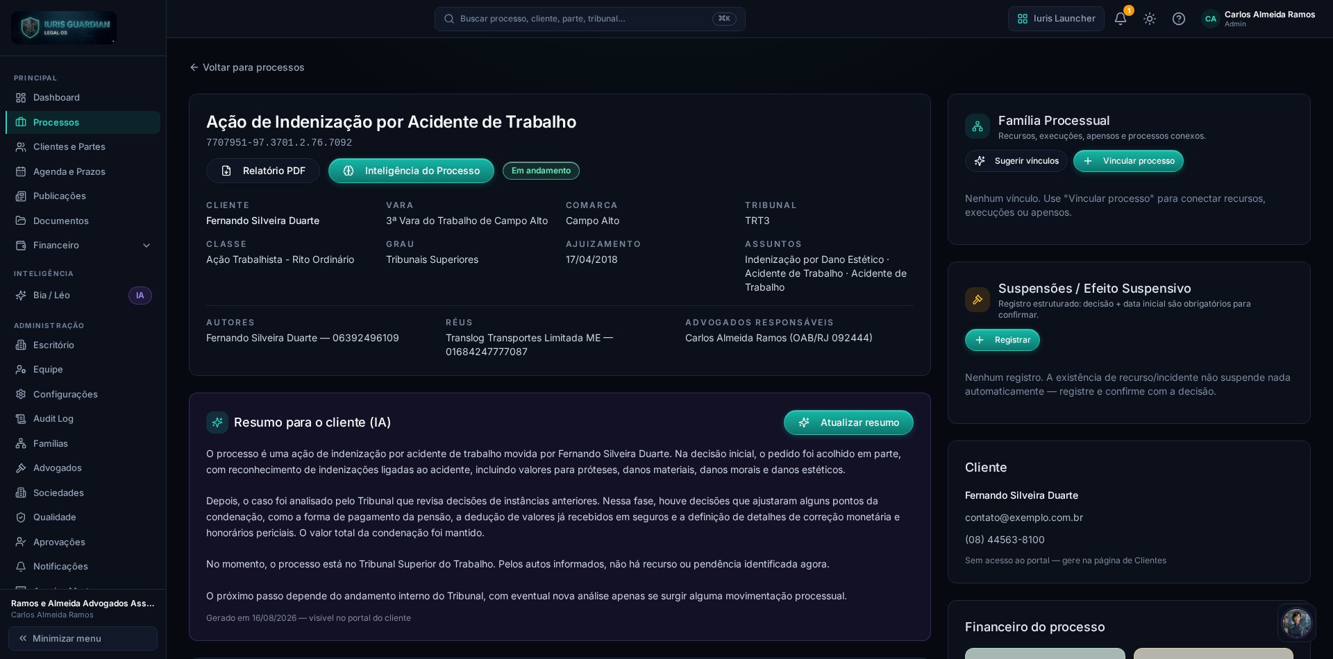 Tela real do detalhe do processo no Legal OS: partes, vara, classe, resumo por IA para o cliente, família processual e andamentos